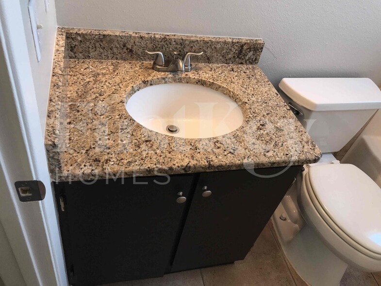 Building Photo - 5520 W Golden Ln