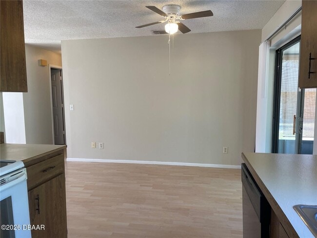 Building Photo - 2570 Beal St