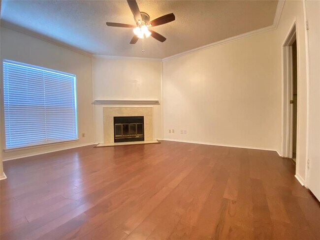 Building Photo - 921 Marine St