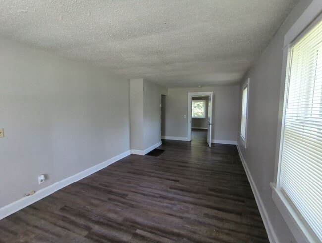 Building Photo - East Ridge 2 Bedroom House