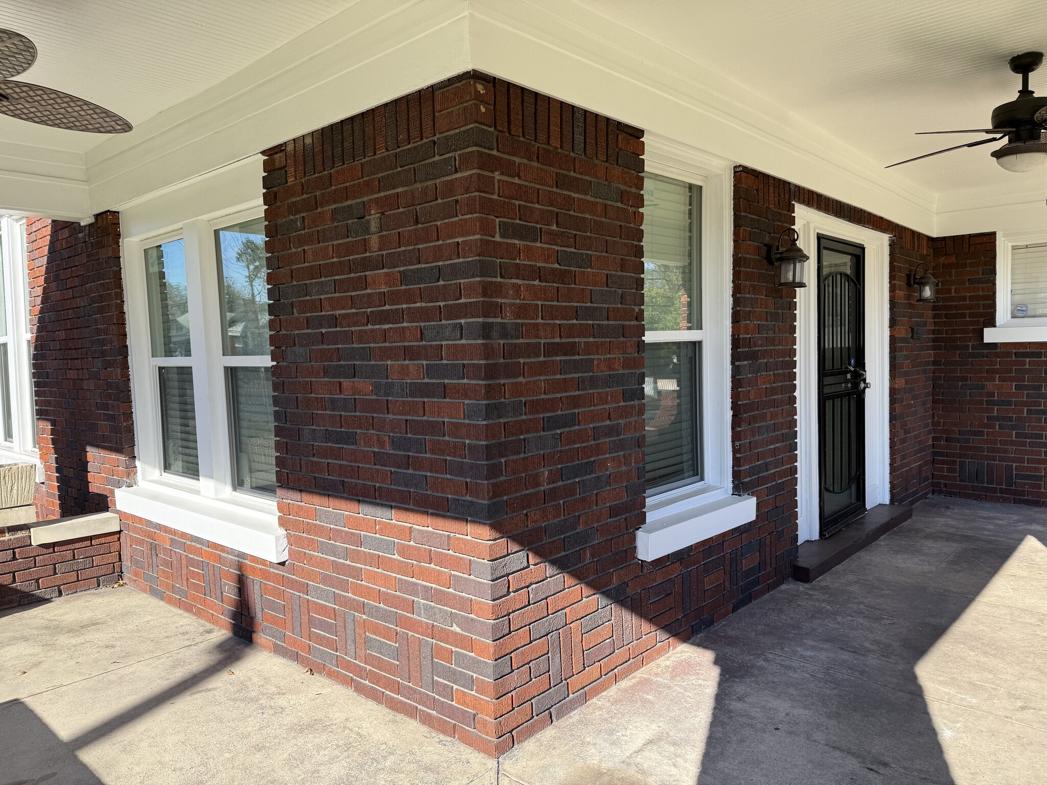 Building Photo - 1371 Ridgeway St