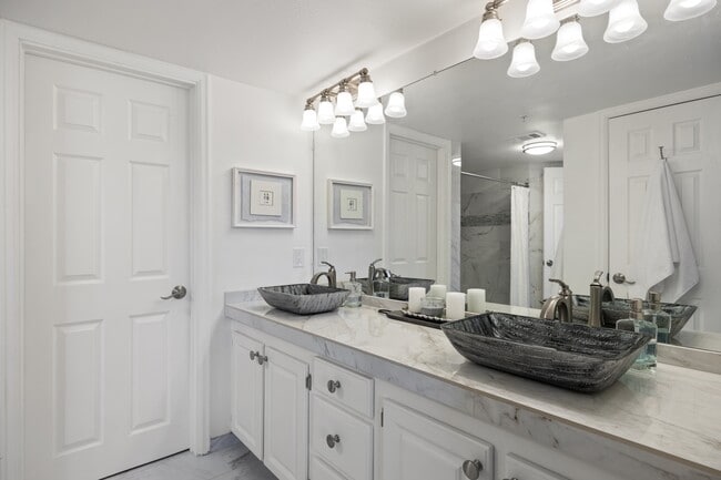 Building Photo - 12762 Ironstone Way