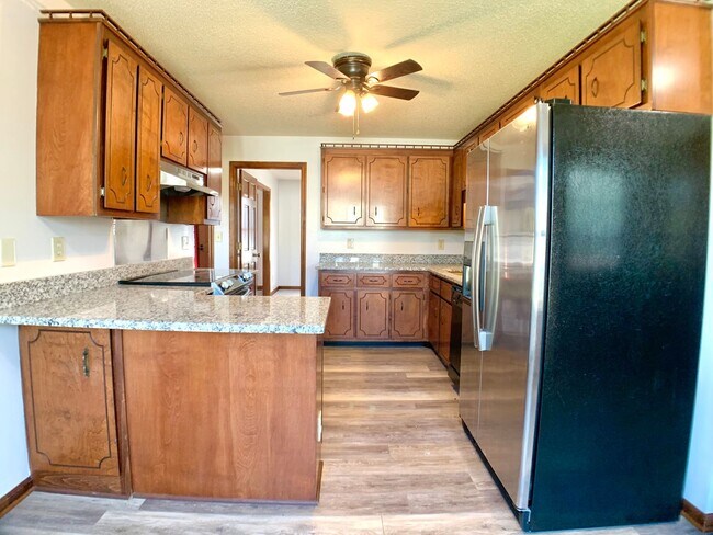 Building Photo - 501 Eysian Rd