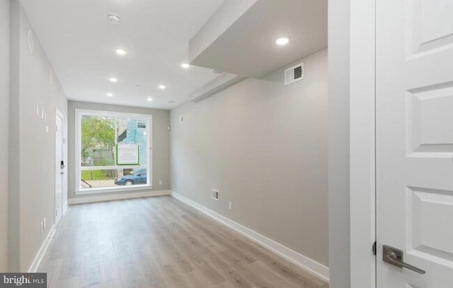 Building Photo - 2548 N Howard St