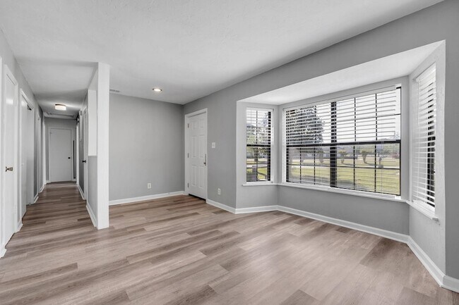 Building Photo - 27 Sierra Rd