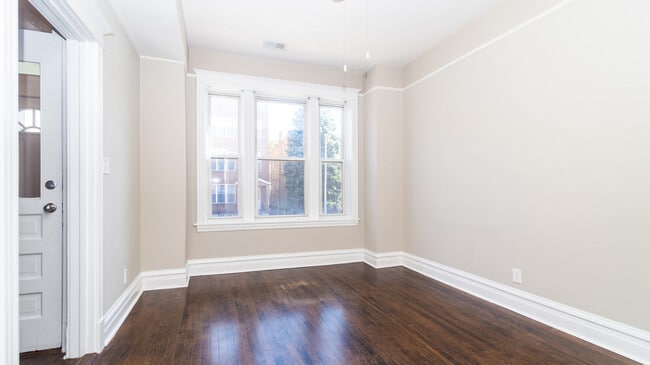 Building Photo - 2616 W Augusta Blvd