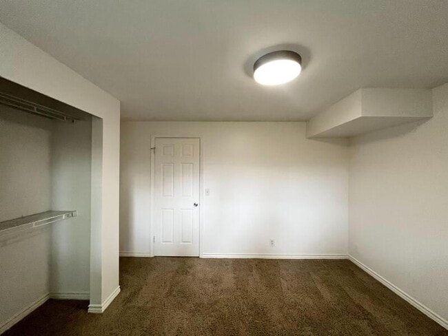 Building Photo - 11301 Sandy Ridge Dr