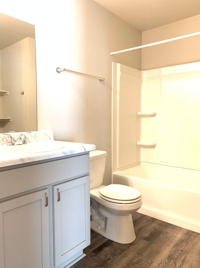 Building Photo - 3 bed 2 bath-Valley View-2 Car Garage