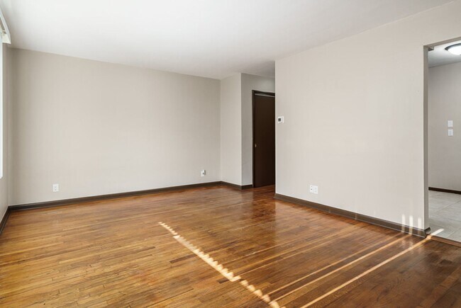 Building Photo - 2516/2518 N Rockton Ave