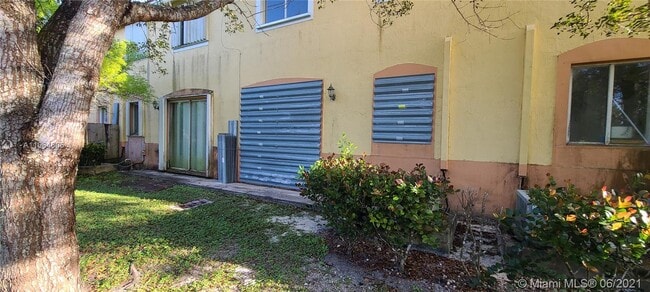 Building Photo - 1475 SE 24th Ct