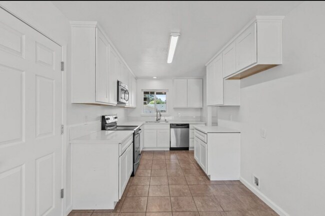 Building Photo - 118 Montrose Ct