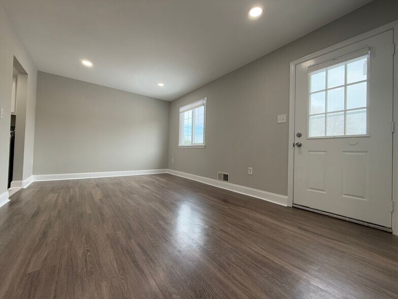 Building Photo - 2819 Banks Ct