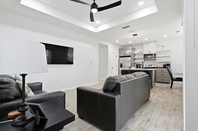 Building Photo - 1809 Pease St