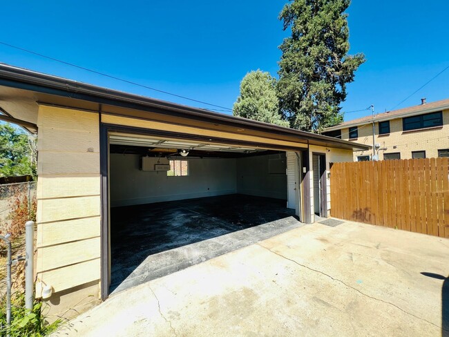 Building Photo - 2875 S Sherman St