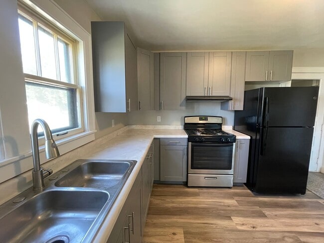Building Photo - Adorable bungalow in Jenison