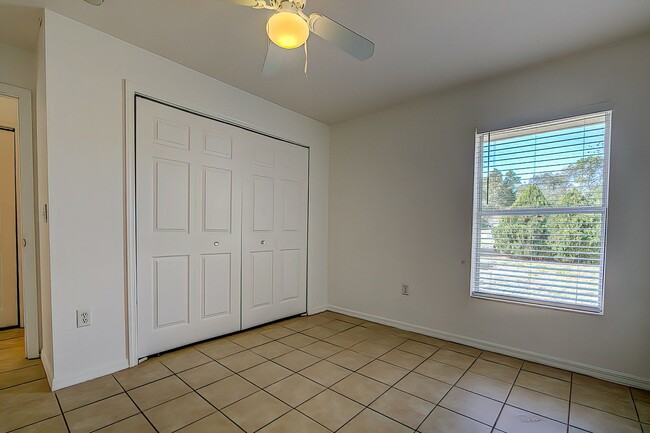 Building Photo - 3 Bedroom 2 bath, 2 car garage home locate...