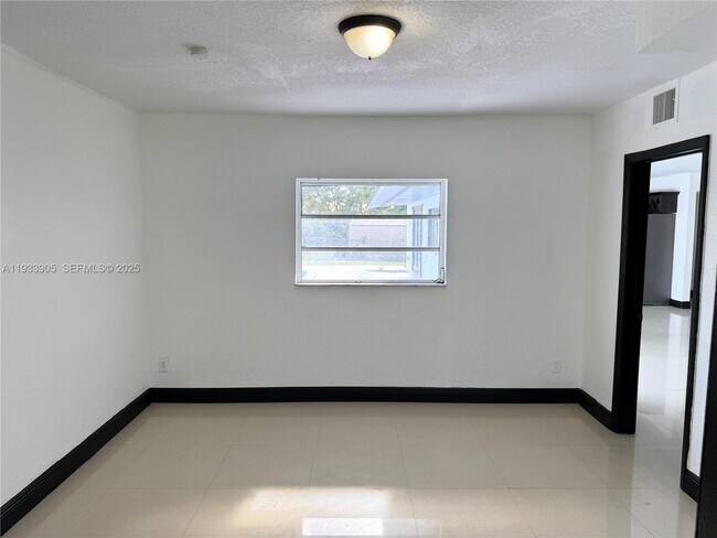 Building Photo - 17205 SW 109th Ct