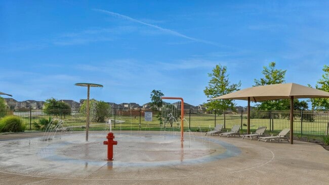 Building Photo - Saddle Creek