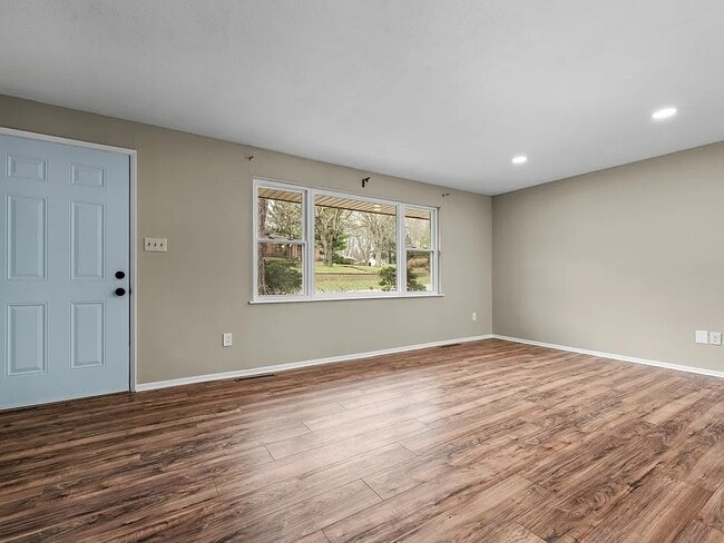 Building Photo - 3945 Sloping Dr