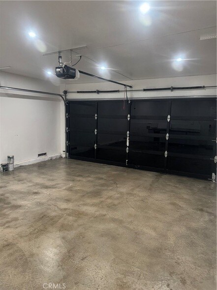 Building Photo - 7127 White Oak Ave