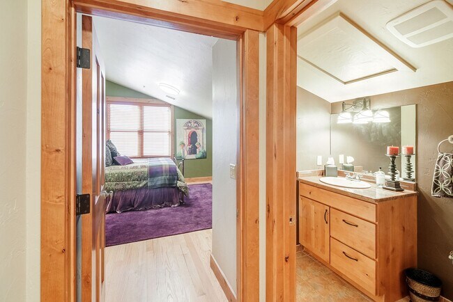 Building Photo - Downtown Frisco! Tons of space, amazing lo...