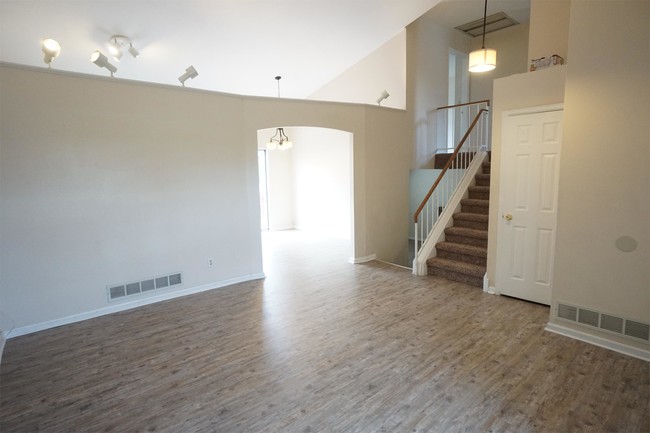 Building Photo - 9392 Burlington Ln