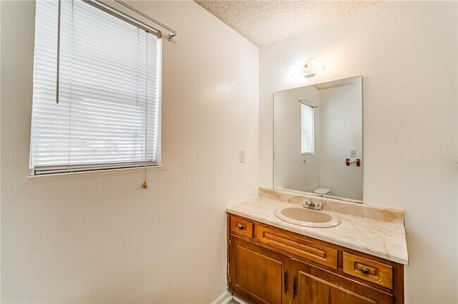 Building Photo - 4355 E Paulding Dr