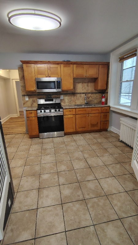 Building Photo - 523 W Nedro Ave