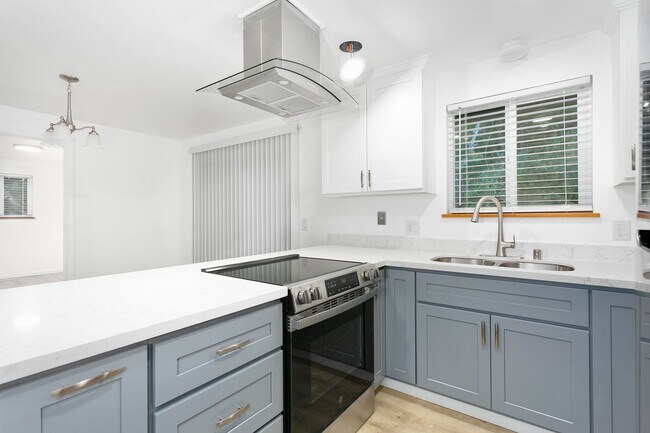 Building Photo - Charming Lakewood Rambler 3bd 1.5 bath