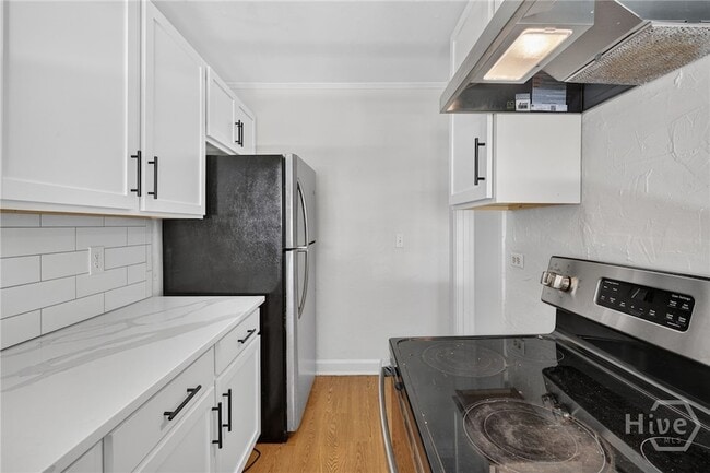 Building Photo - 216 E 57th St