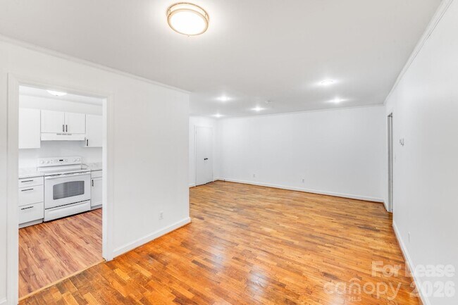 Building Photo - 405 W Harvie Ave