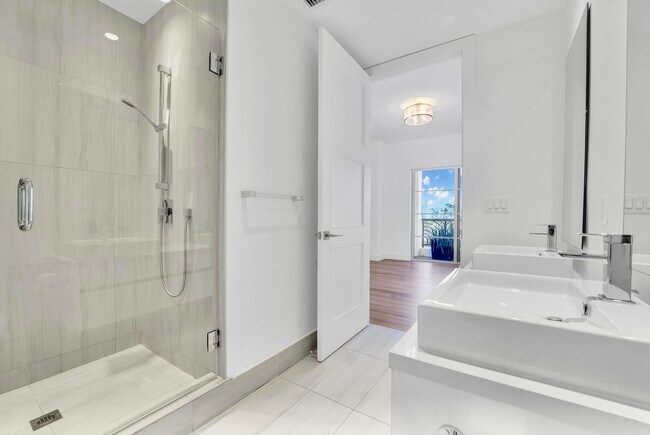 Building Photo - 155 E Boca Raton Rd