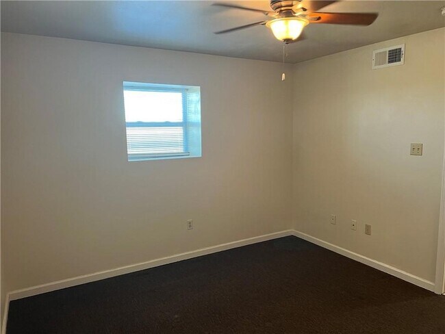 Building Photo - 316 Plantation Dr