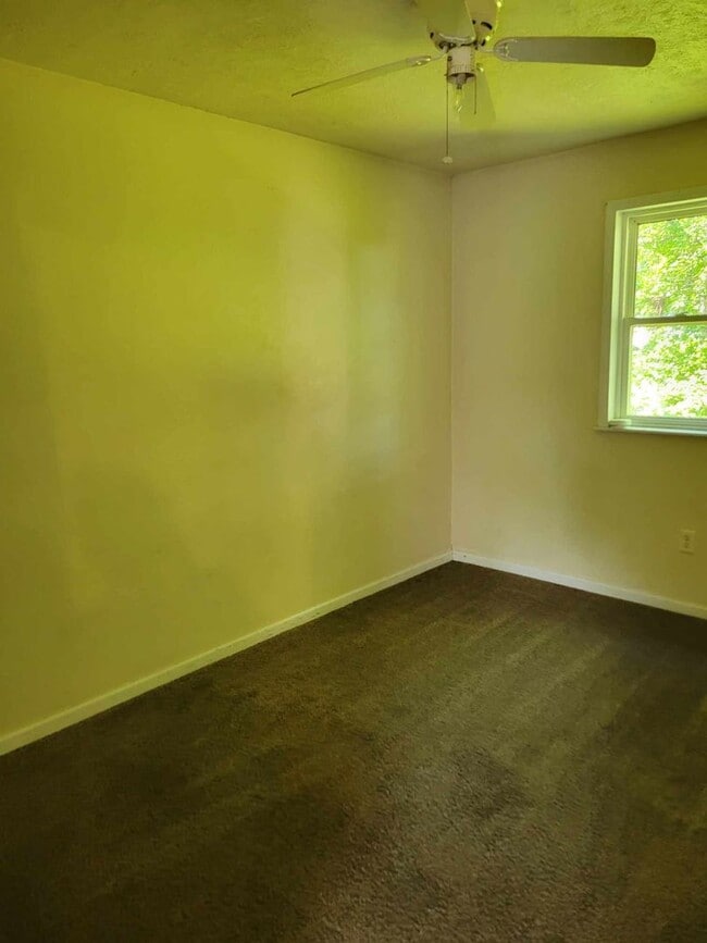 Building Photo - 2 BEDROOM 1 BATHROOM HOUSE FOR RENT