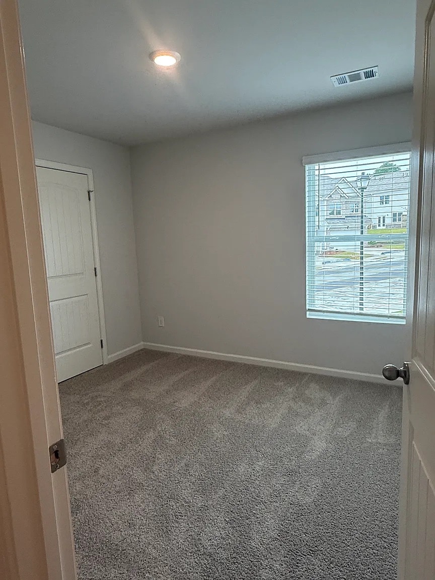 Building Photo - Room in Townhome on Greyton Dr
