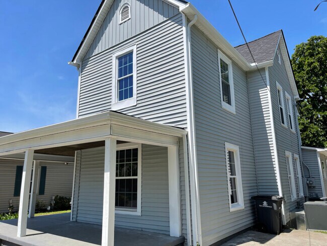 Building Photo - 215 E Burwell Ave