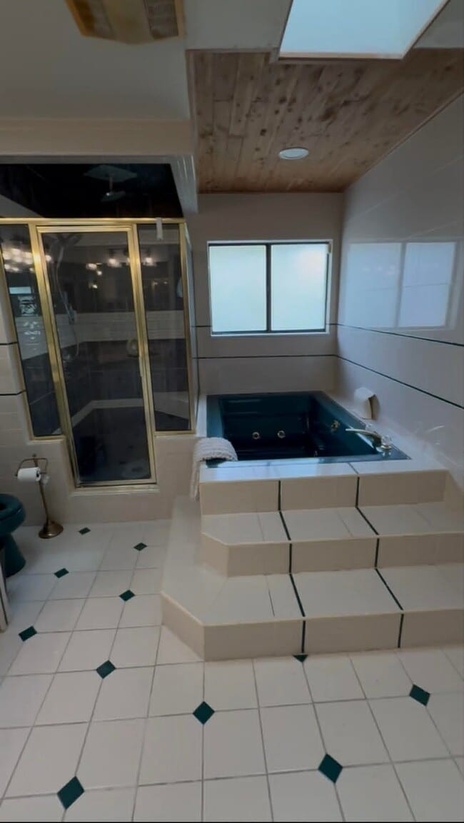 Building Photo - 3110 Jacaranda Dr