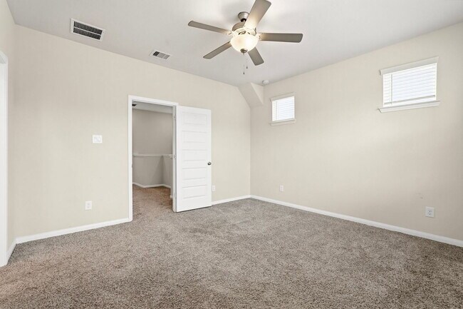 Building Photo - 1516 Lakeline Oak Dr