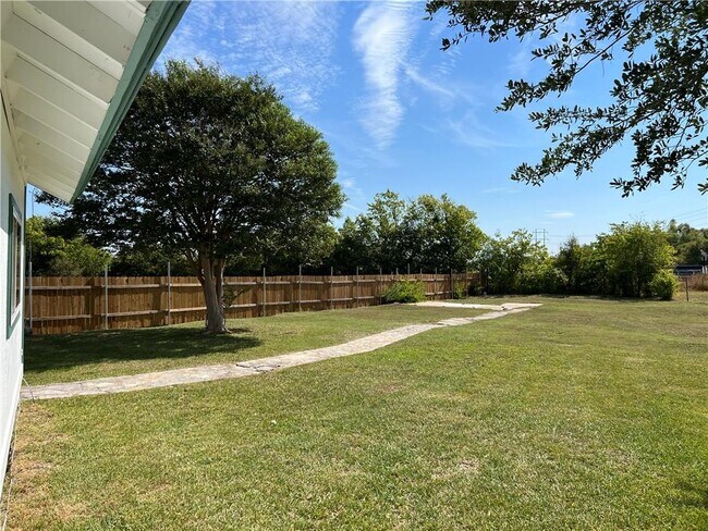 Building Photo - 515 Bonita Vista Dr