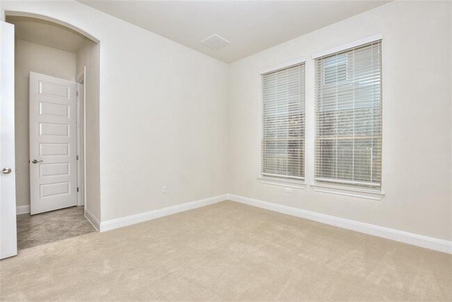 Building Photo - 10604 Lavon Bend
