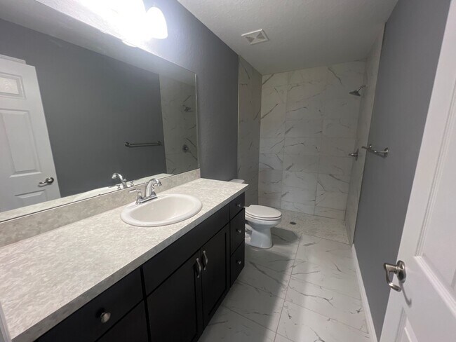 Building Photo - Custom Home - Desirable SE Ocala Neighborhood 3/2/2 **Won't Last**