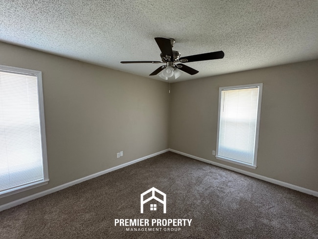 Building Photo - 6015 Harvest Hill Cove