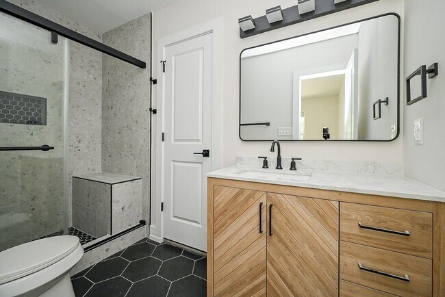 Building Photo - 226 Hyta St