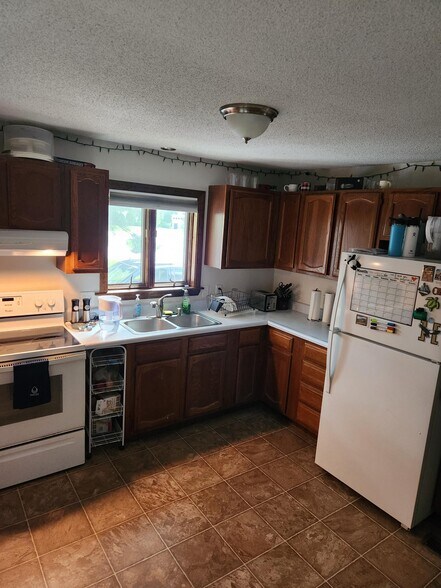 Kitchen - 15 Shannon Dr