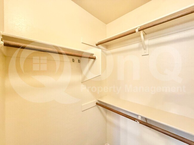 Building Photo - 2321 E Remington Pl