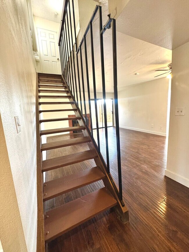 Building Photo - Beautiful Condo For Rent