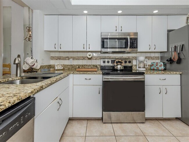 Building Photo - 26333 Nadir Rd