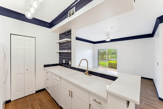 Primary Photo - 11520 Villa Grand