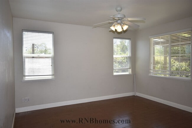 Building Photo - 133 Marinette Ct