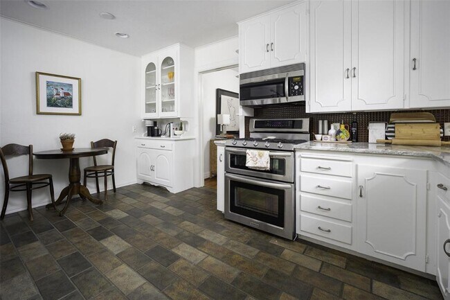 Building Photo - 717 NW 42nd St